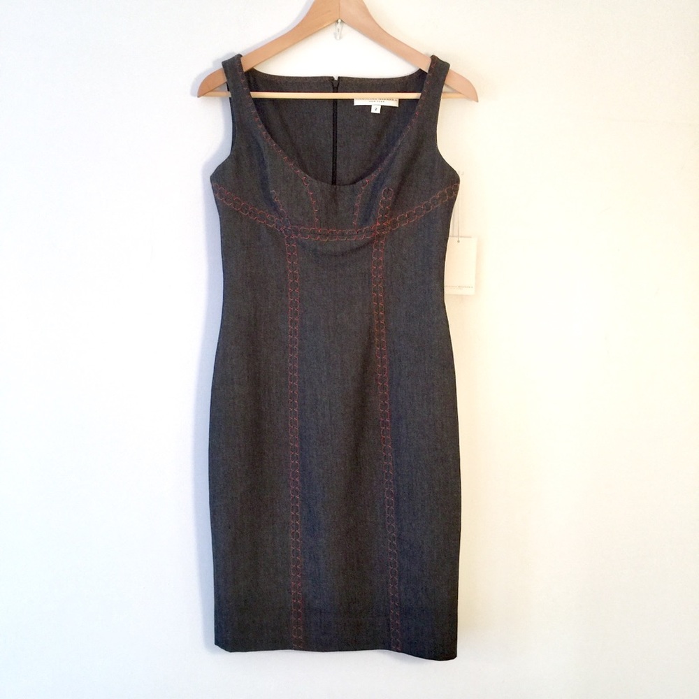NWT CAROLINA HERRERA FITTED RUNWAY DRESS-RUNS SMALL FITS LIKE SIZE 0